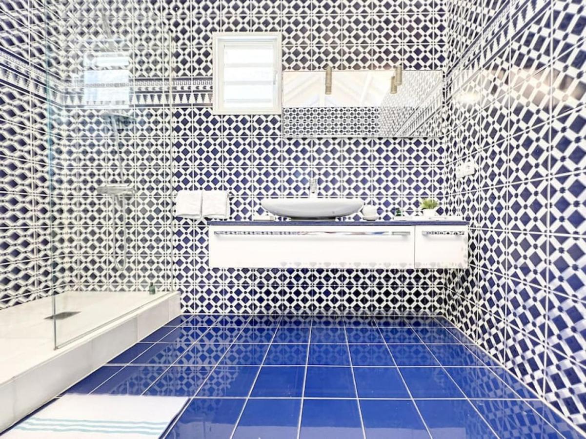 Blue Room In A Shared Villa Diamant With Communal Pool And Sea View Grand Case Exterior foto